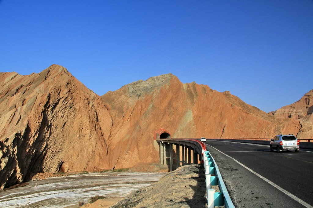 南疆庫車。天山神秘大峽谷︱進入1億5000年紅色峽谷光影世界