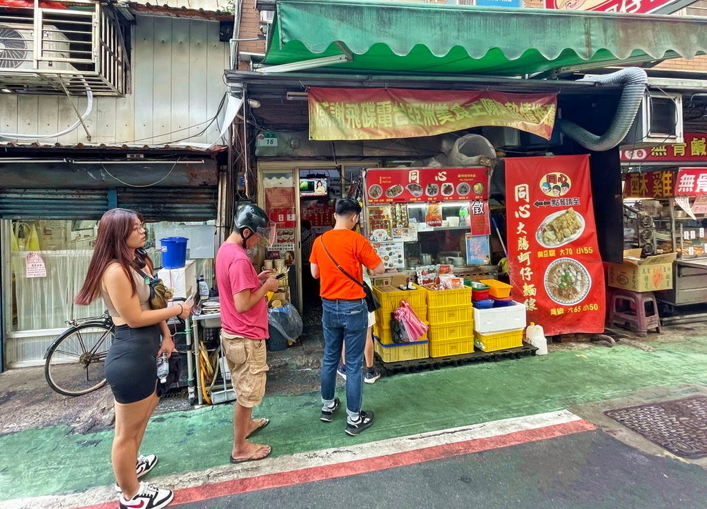 捷運古亭站︱無敵酥脆臭豆腐、滷大腸蚵仔麵線。超大盤肥美蚵仔酥