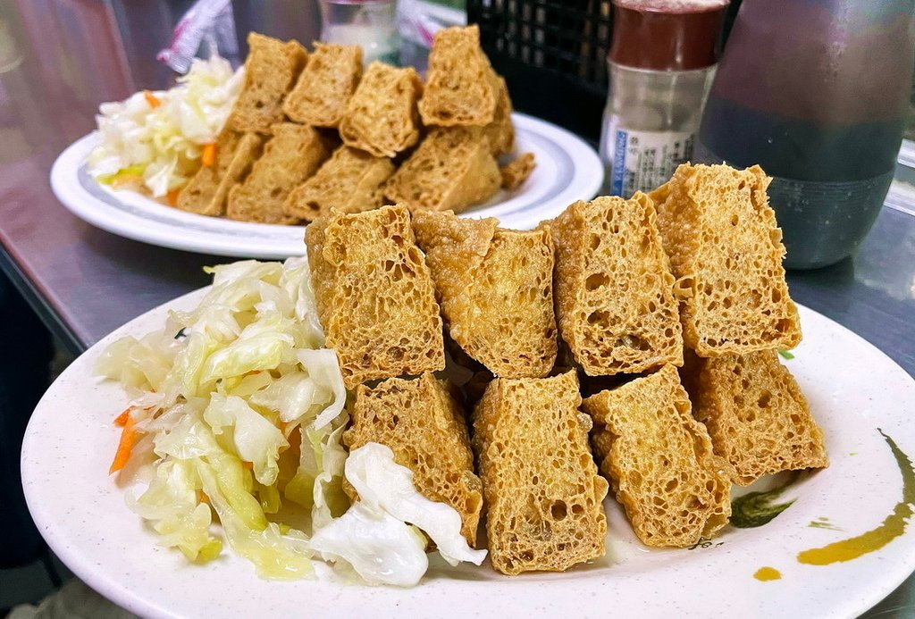 捷運古亭站︱無敵酥脆臭豆腐、滷大腸蚵仔麵線。超大盤肥美蚵仔酥