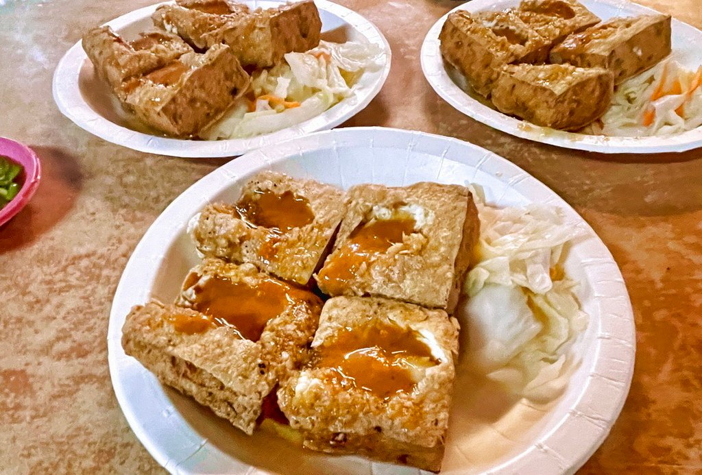 台中神岡。風飛沙小吃店∣隱身鄉間小路。臭豆腐、炸皮蛋佐泰式沾