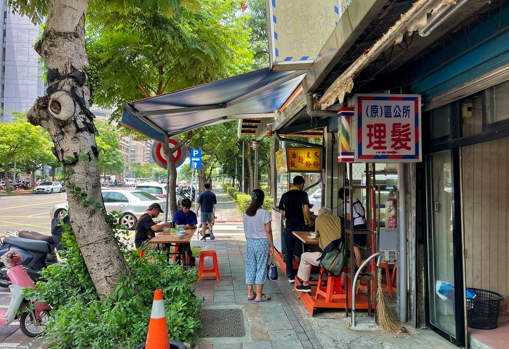 淡水線劍潭站。福記︱基河路上老士林人的早餐店。豬心冬粉、乾麵