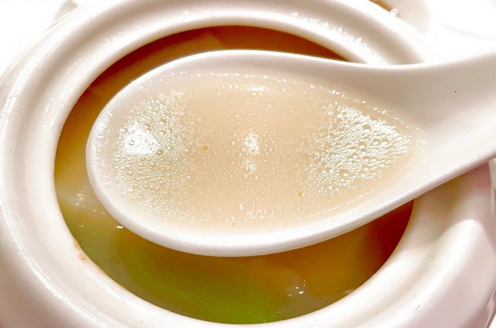 台北信義區。夜上海︱香港米其林一星台灣分店。醃篤鮮、上海煎包
