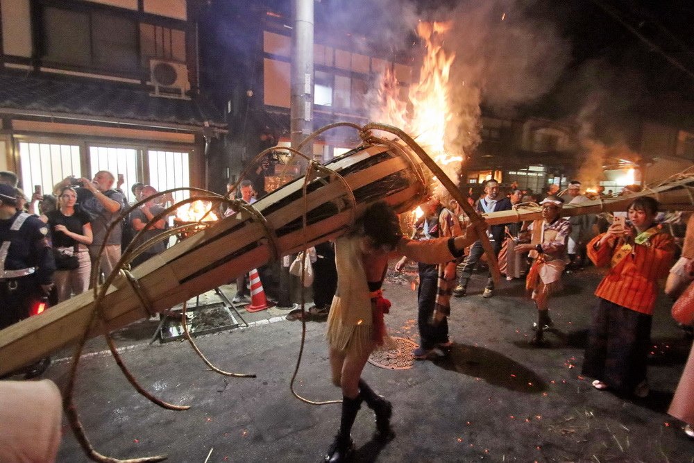 日本京都。鞍馬火祭︱日本三大火祭