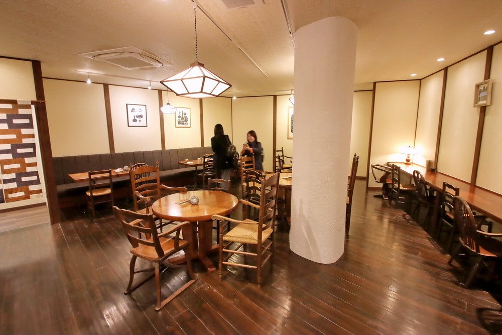 日本鳥取。匠咖啡館 (たくみ珈琲店)︱文青風咖啡館裡吃和牛壽