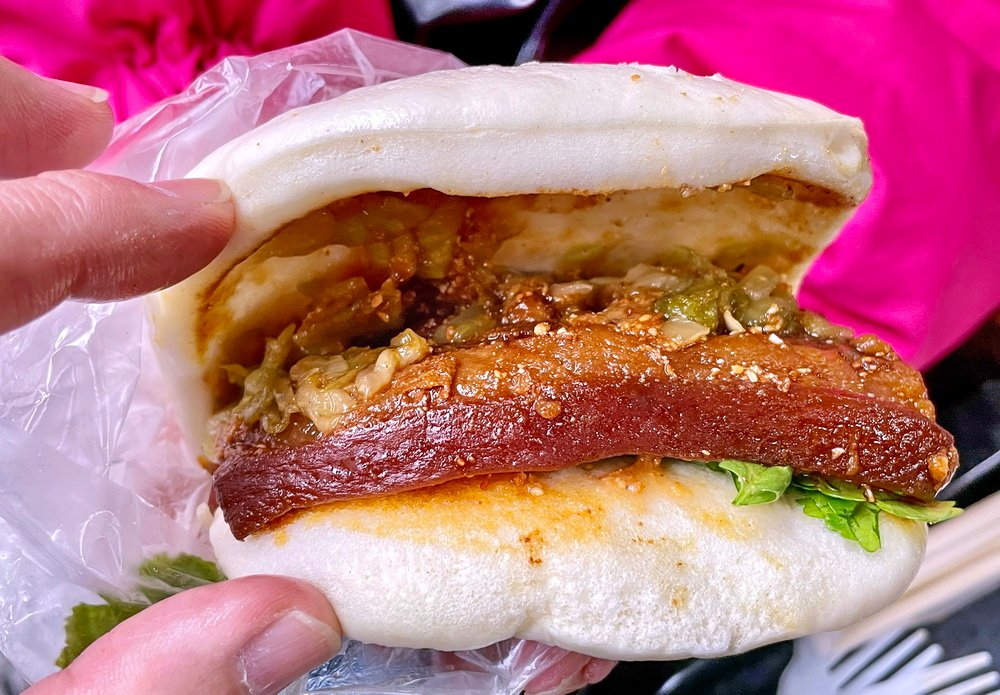 捷運龍山寺站。一甲子餐飲︱連續5年米其林必比登。古早味焢肉飯