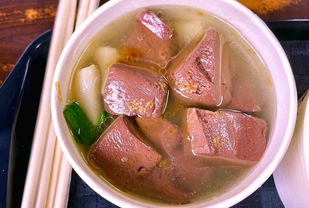 捷運龍山寺站。一甲子餐飲︱連續5年米其林必比登。古早味焢肉飯