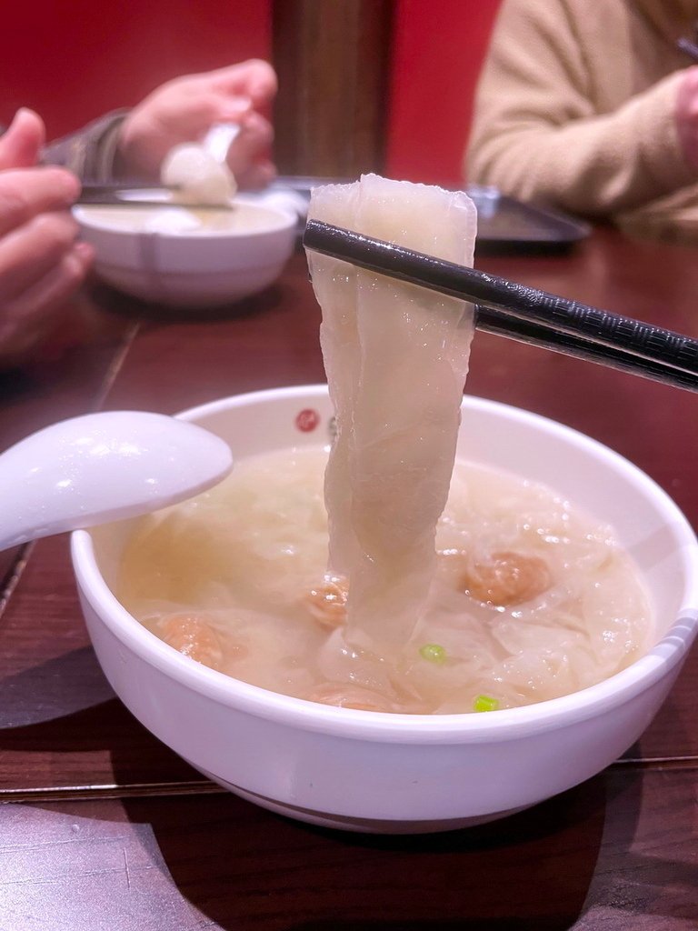 福州必吃。同利肉燕︱百年老店。手工現打的肉包肉、肉包魚。南后