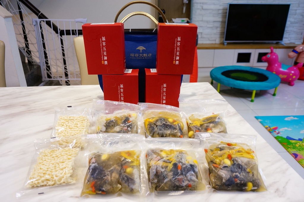 福容五星御饌-黃金針花燉烏雞 (7).JPG
