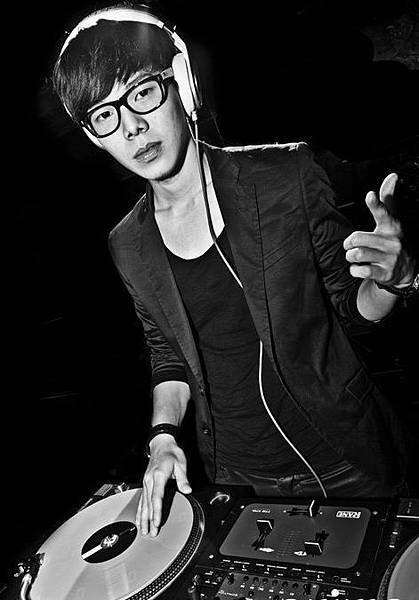 dj小鬼.jpg