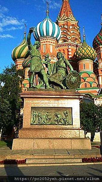 220px-Памятник_гражданину_Минину_и_князю_Пожарскому.jpg