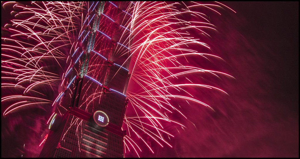 taipei_101_fireworks_by_tmz99-d6f1f0r.jpg