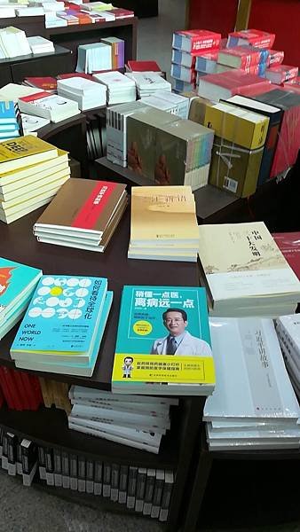 2大陸書上架２０１８０２２８_180828_0006.jpg