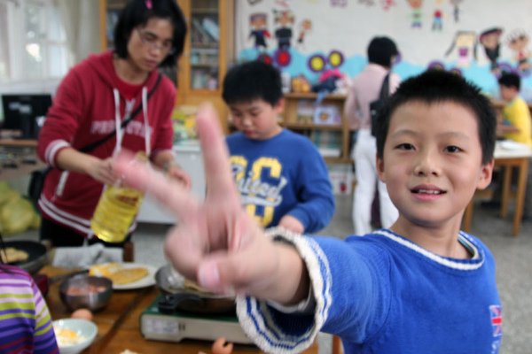 20101202  中年級法式藍帶豬排 (26).jpg