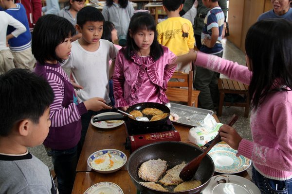 20101202 中年級法式藍帶豬排 (35).jpg