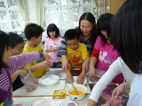 99上學期美食DIY日式豬排 (23).JPG
