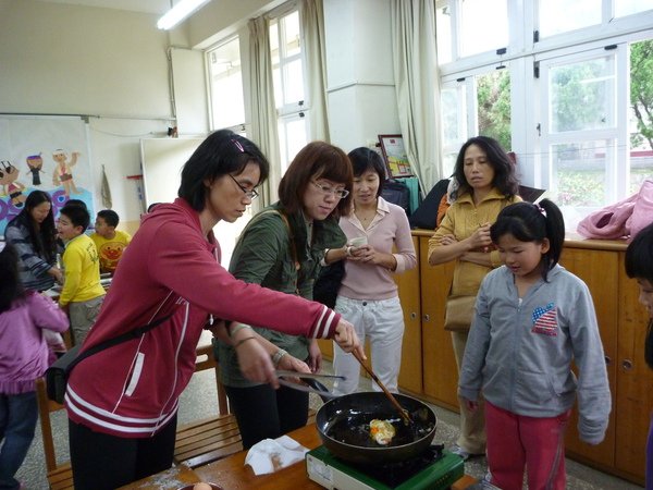 99上學期美食DIY日式豬排 (20).JPG