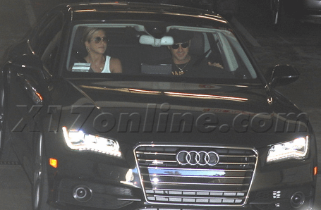 Jennifer-Aniston-Justin-Theroux-Audi.png