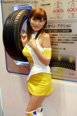 Tokyo Motor Show Girls 2005 dunlop tires 3