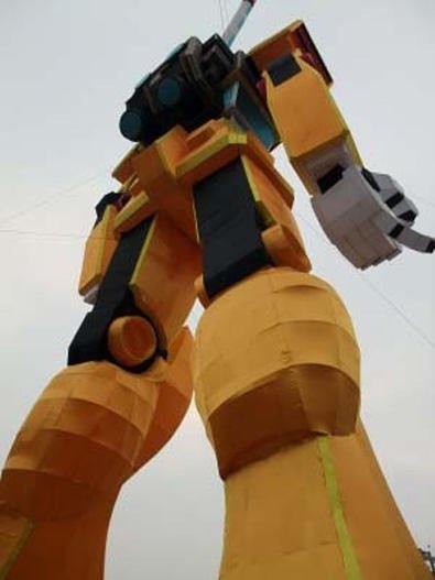 20110208-sichuan-gundam3