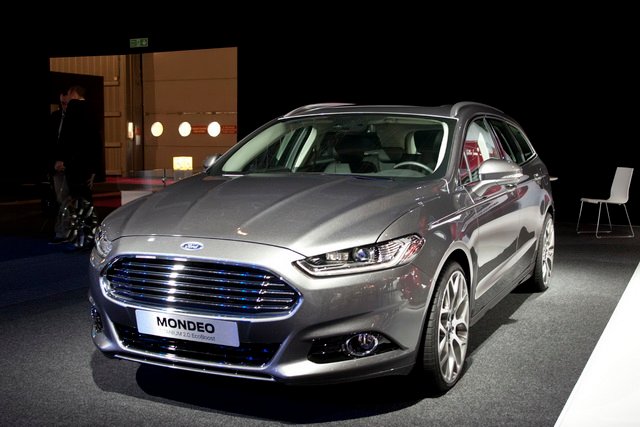 2013-ford-mondeo-wagon-1