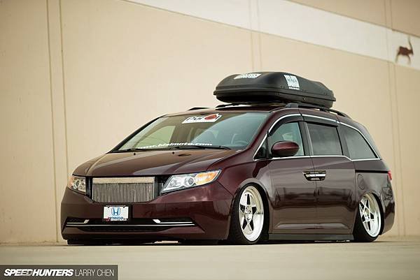 Honda_Odyssey_minivan_van_hot_rod_rods_tuning_lowrider_1000HP____j_1920x1280