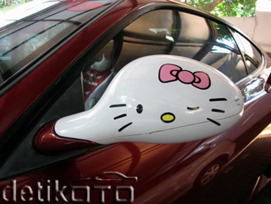 Hello-Kitty-Ferrari3.jpg