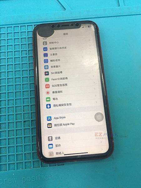 摔到iphone XR螢幕上有大黑點,液晶顯示異常更換螢幕【