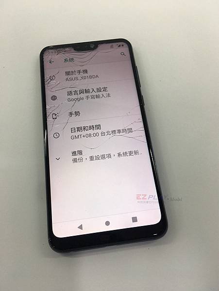 拍照沒拿好,華碩Zenfone Max Pro/M2螢幕摔到