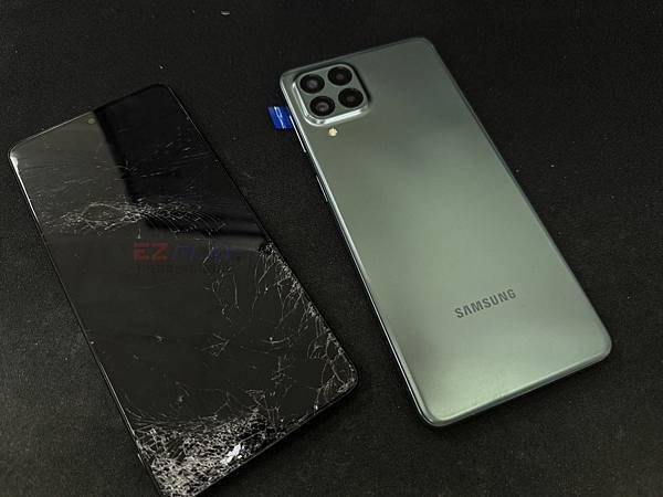 三星Galaxy M53更換螢幕,意外摔機螢幕慘破【947手