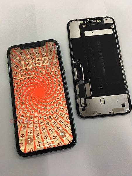 iphone11觸控異常更換螢幕,面板最下面滑不到【947手