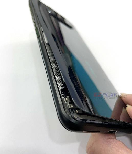 華碩Zenfone7pro電池膨脹撐開背蓋超級誇張【947手