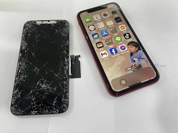 iphoneXR掉在馬路被車輾過,更換螢幕現場維修【947手