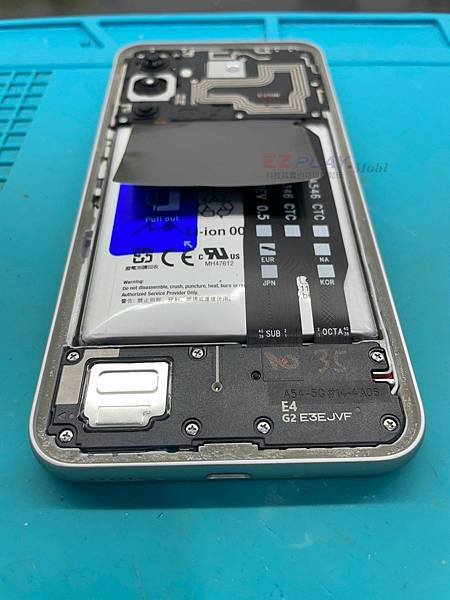 Samsung三星A54 5G電池膨脹背蓋爆開真可怕,快來更