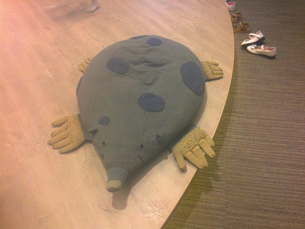 科教館在展場放給小朋友玩的鼴鼠布偶.jpg