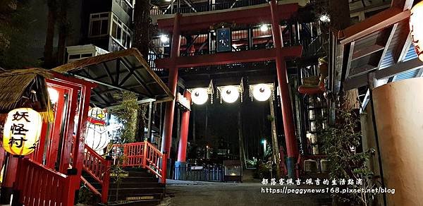 溪頭妖怪村-部落客佩吉-和服體驗-夜晚的鳥居前面.jpg