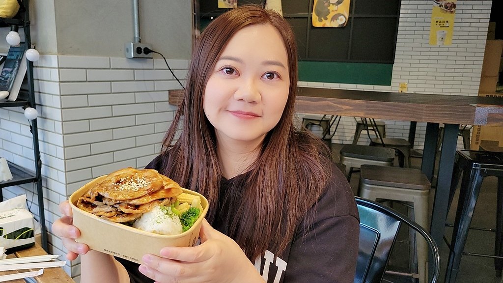 【美食】厭世也要好好吃飯！台中「厭世夯肉」輕食簡餐幫你充滿電