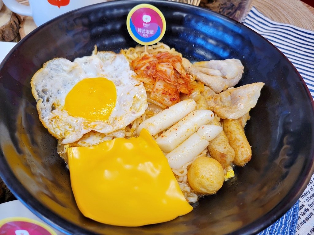 【美食】韓味來襲！蕃茄村泡菜系列閃亮登場｜炒泡麵、蛋餅、部隊