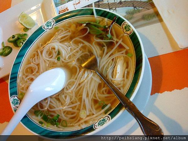 Thai noodles with chicken