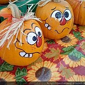 There are cute pumpkins on the table.