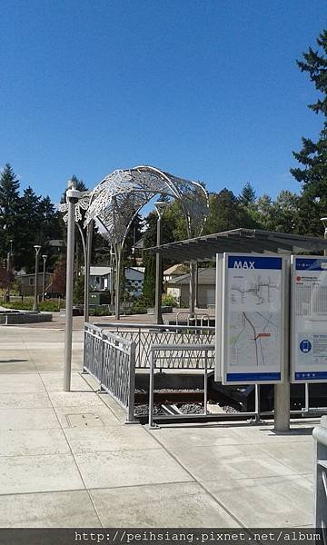 orange line @ milwaukie station