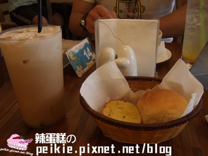 義大利麵達人奶茶麵包.jpg