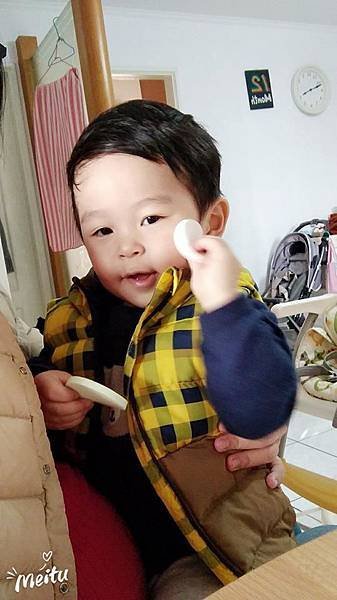 1Y8M16D每天看馬麻化妝，所以學起來有模有樣.jpg