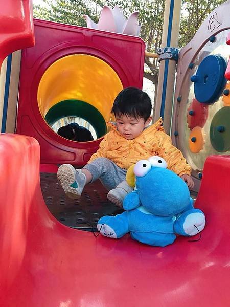 1Y8M27D終於出門了，快要變成阿宅木木了.jpg