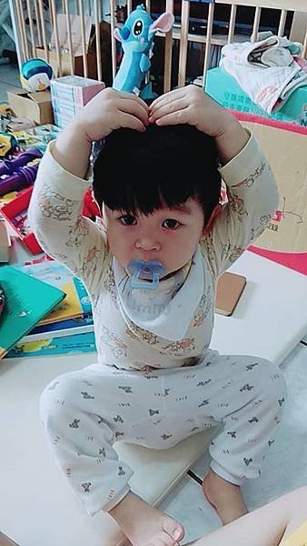 1Y11M17D學小老鼠比❤你.jpg