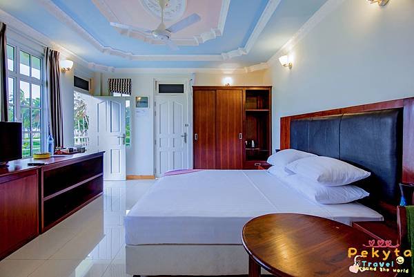 Lacabana-Maldives-Superior-Deluxe-Room-5