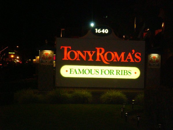 TONY ROMA&apos;S