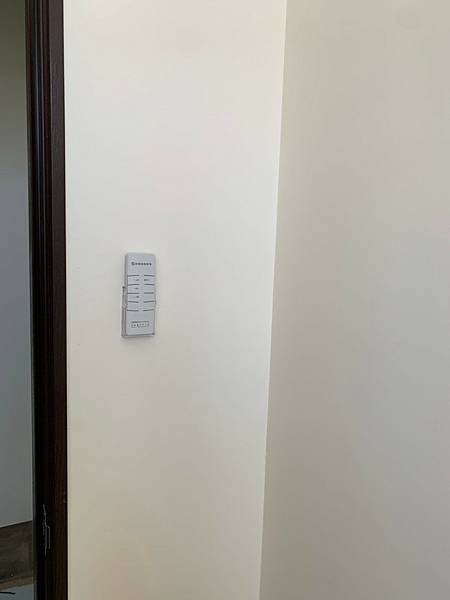 台熱牌電動曬衣架施工遙控器.jpg