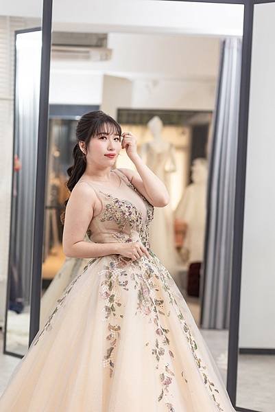 【高雄艾絲特手工婚紗】色彩繽紛的婚禮♡非傳統婚紗顏色的魅力*