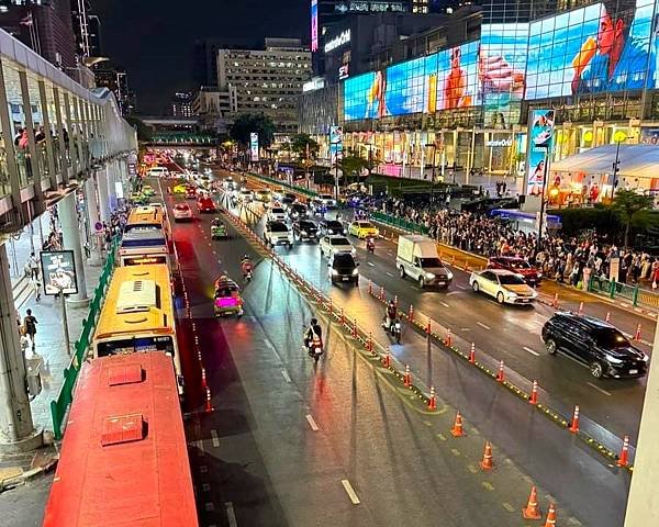 日本黃金週的泰國渡假遊/自由行=美功鐵道市場.杜拉拉水上市場