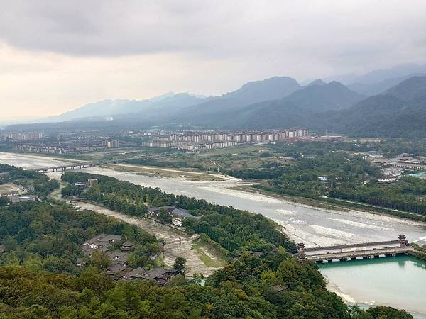 【攜手慢遊成都吃香喝辣趣】成都都江堰.都江堰風景區.玉壘閣.